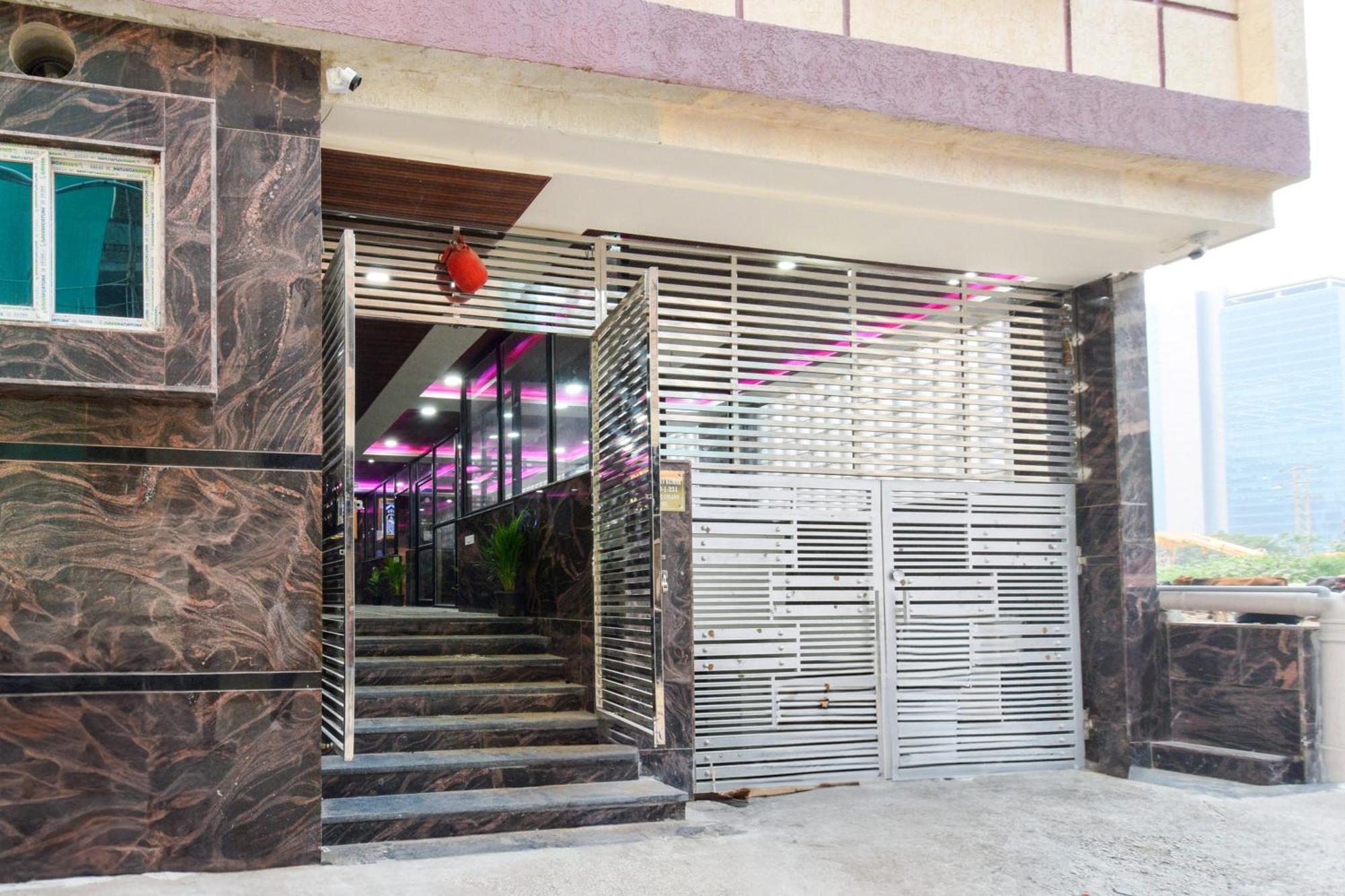 Gundipet Super Townhouse Kokapet Formerly Aarian Tej Nilayam מראה חיצוני תמונה