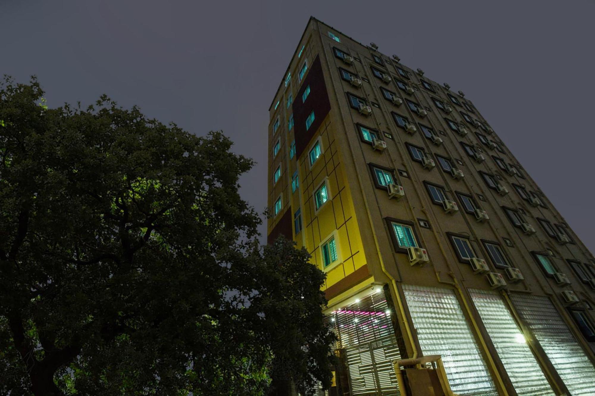 Gundipet Super Townhouse Kokapet Formerly Aarian Tej Nilayam מראה חיצוני תמונה