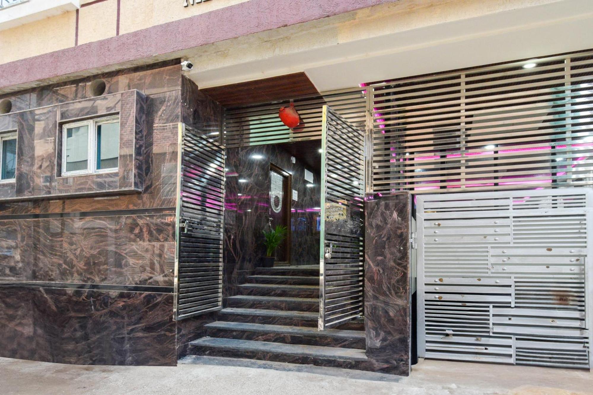 Gundipet Super Townhouse Kokapet Formerly Aarian Tej Nilayam מראה חיצוני תמונה