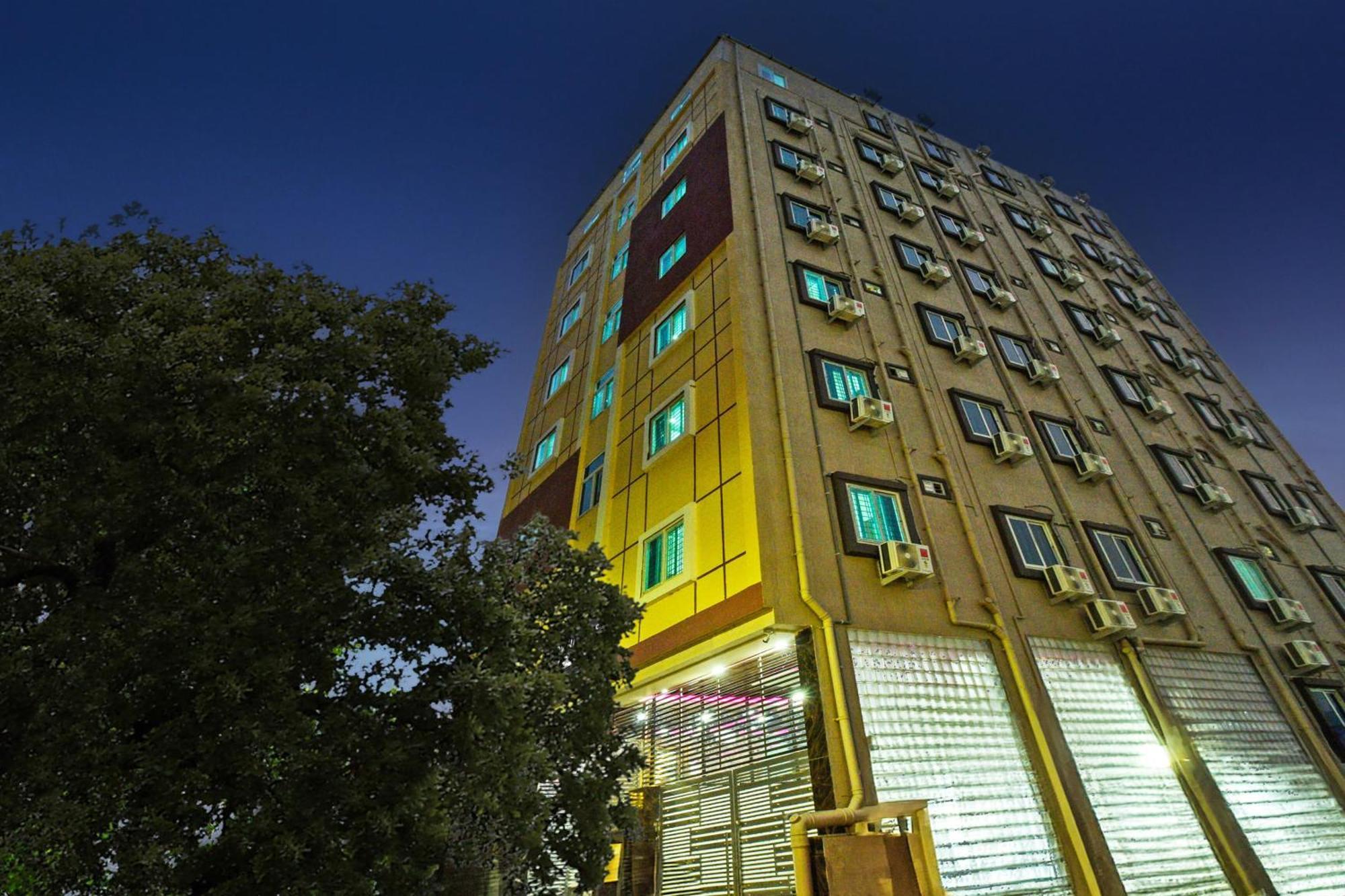 Gundipet Super Townhouse Kokapet Formerly Aarian Tej Nilayam מראה חיצוני תמונה