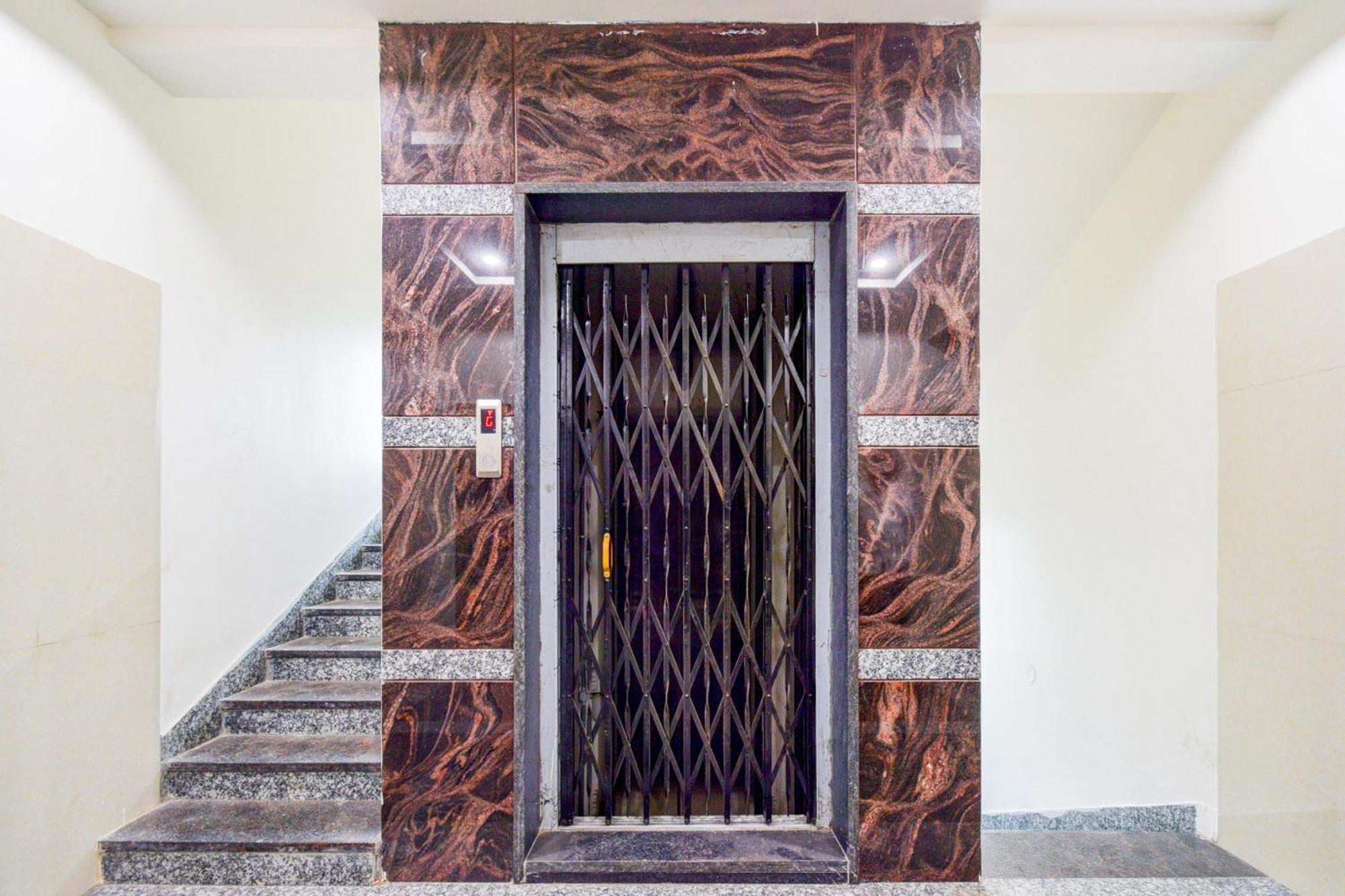 Gundipet Super Townhouse Kokapet Formerly Aarian Tej Nilayam מראה חיצוני תמונה