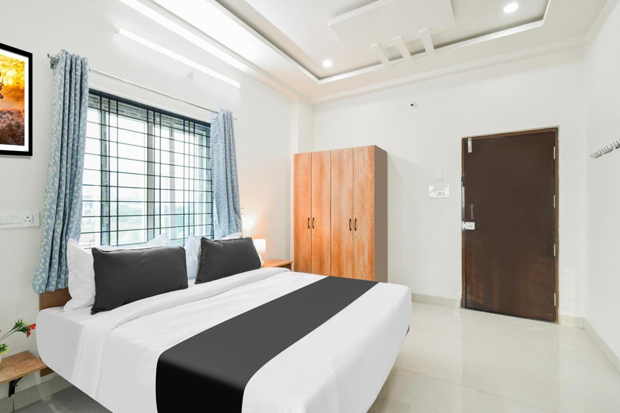 Gundipet Super Townhouse Kokapet Formerly Aarian Tej Nilayam מראה חיצוני תמונה