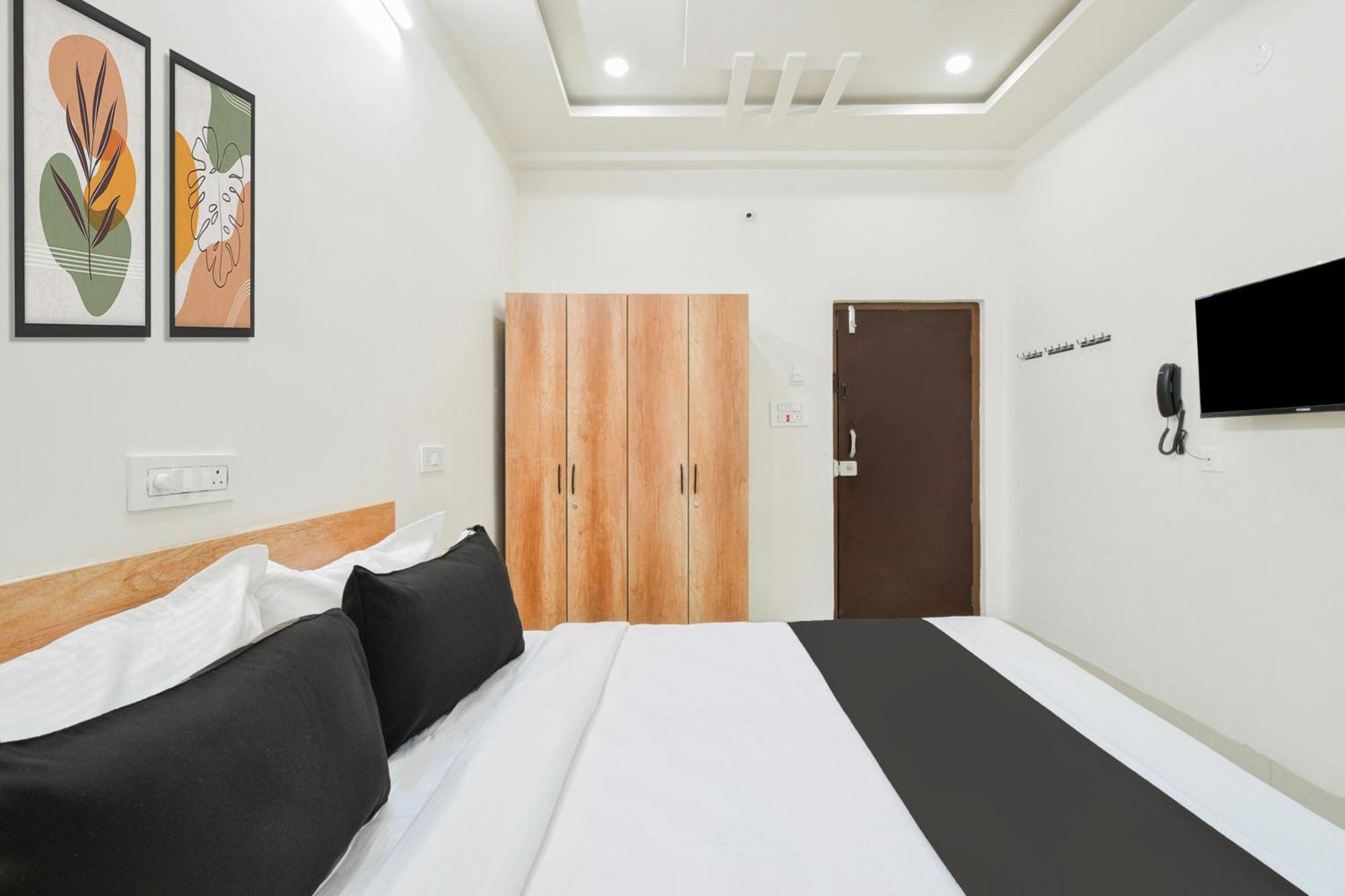 Gundipet Super Townhouse Kokapet Formerly Aarian Tej Nilayam מראה חיצוני תמונה